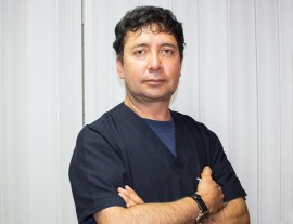 Dr. Gustavo Monteros